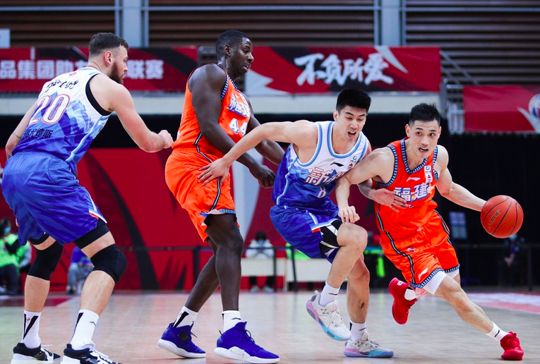 里程碑夜！瓦伦西亚临场应变；CBA常规赛窗口期刷纪录；管理层满意；临场指挥获称赞的简单介绍-9体育